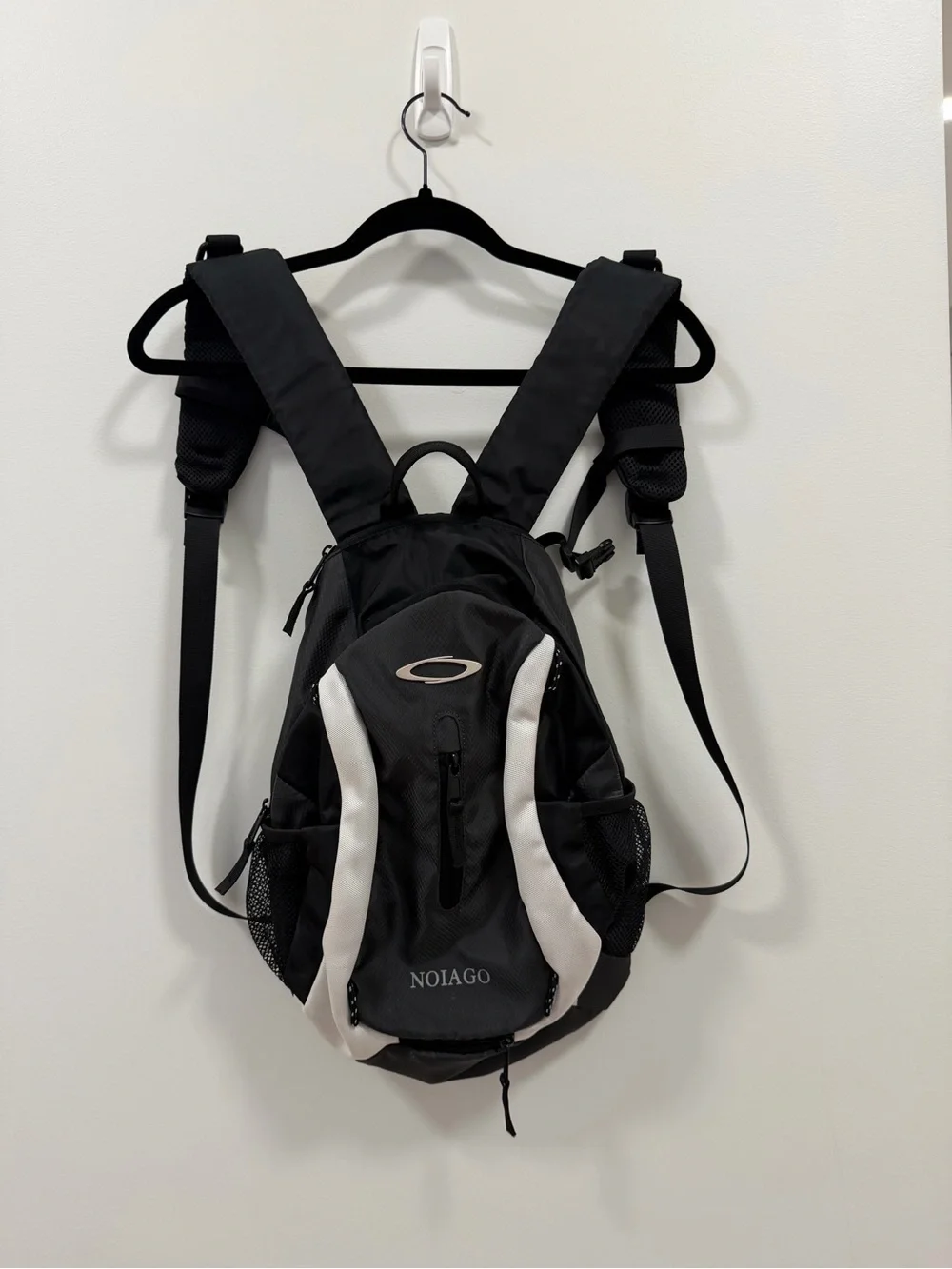 Authentic NOIAGO K-pop Black and White Woman Backpack - Sporty Daypack NewJeans